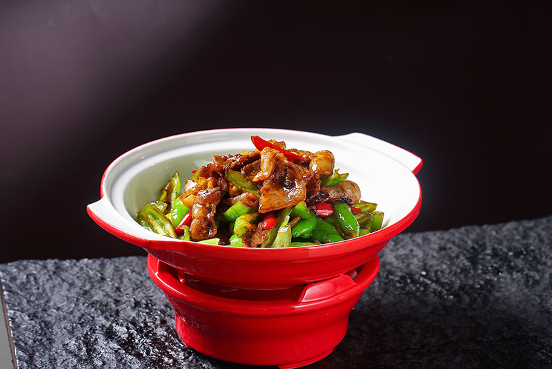 滕州螺丝椒炒黑猪肉